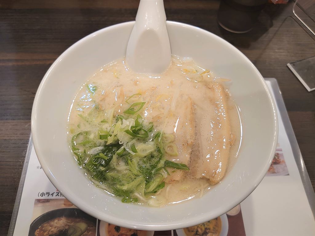 麺や 夢中 クリーミーとんこつは、臭みもなくマイルド | やっちゃんの
